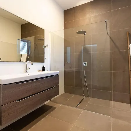 Caponegro וילה אבולה